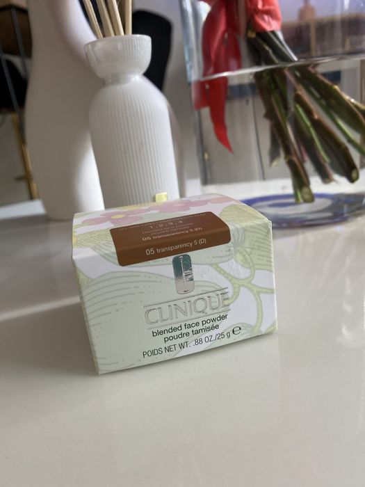 Puder sypki clinique blended face 05 transparency