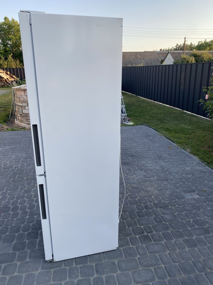 Холодильник Miele