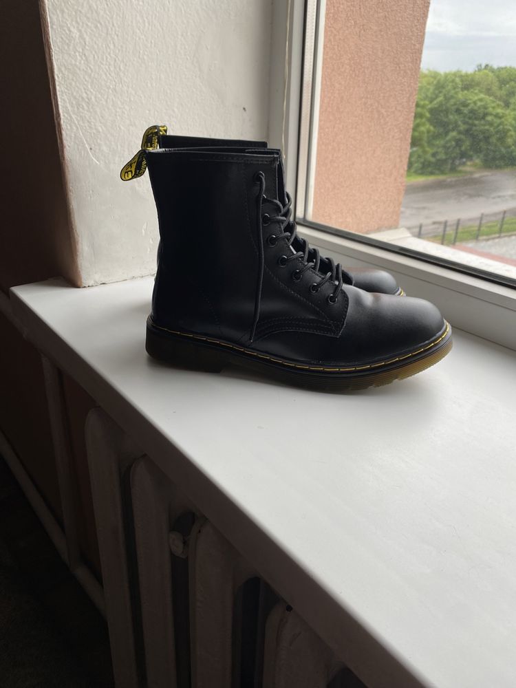 Осінні ботінки, типу Dr.Martens