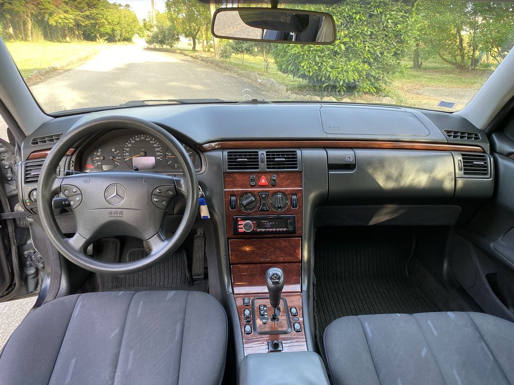 Mercedes E220 cdi Aut. Ano 1999 em excelente estado,