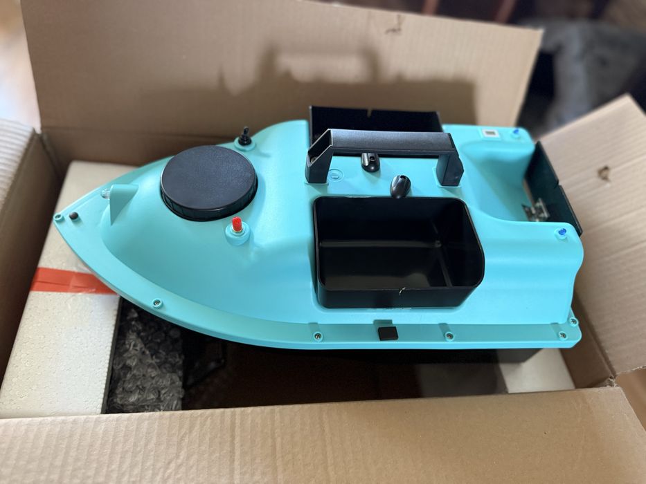 Łódka zanętowa V018 GPS 12k.mAh Torba