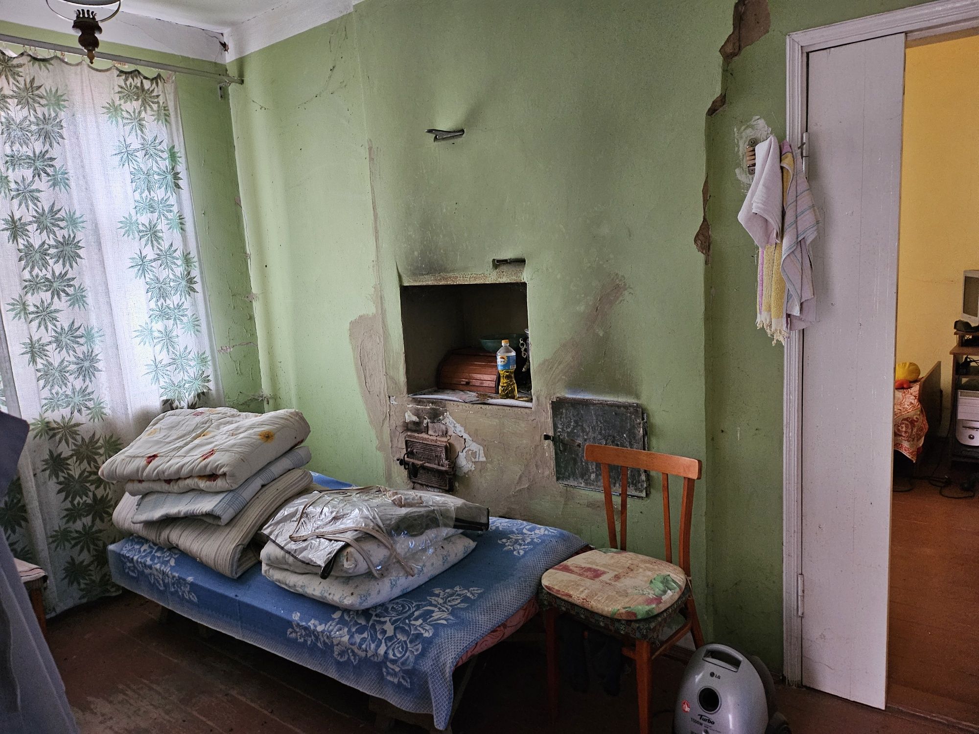 Будинок з банею, чорнозем, село не було в окупації
