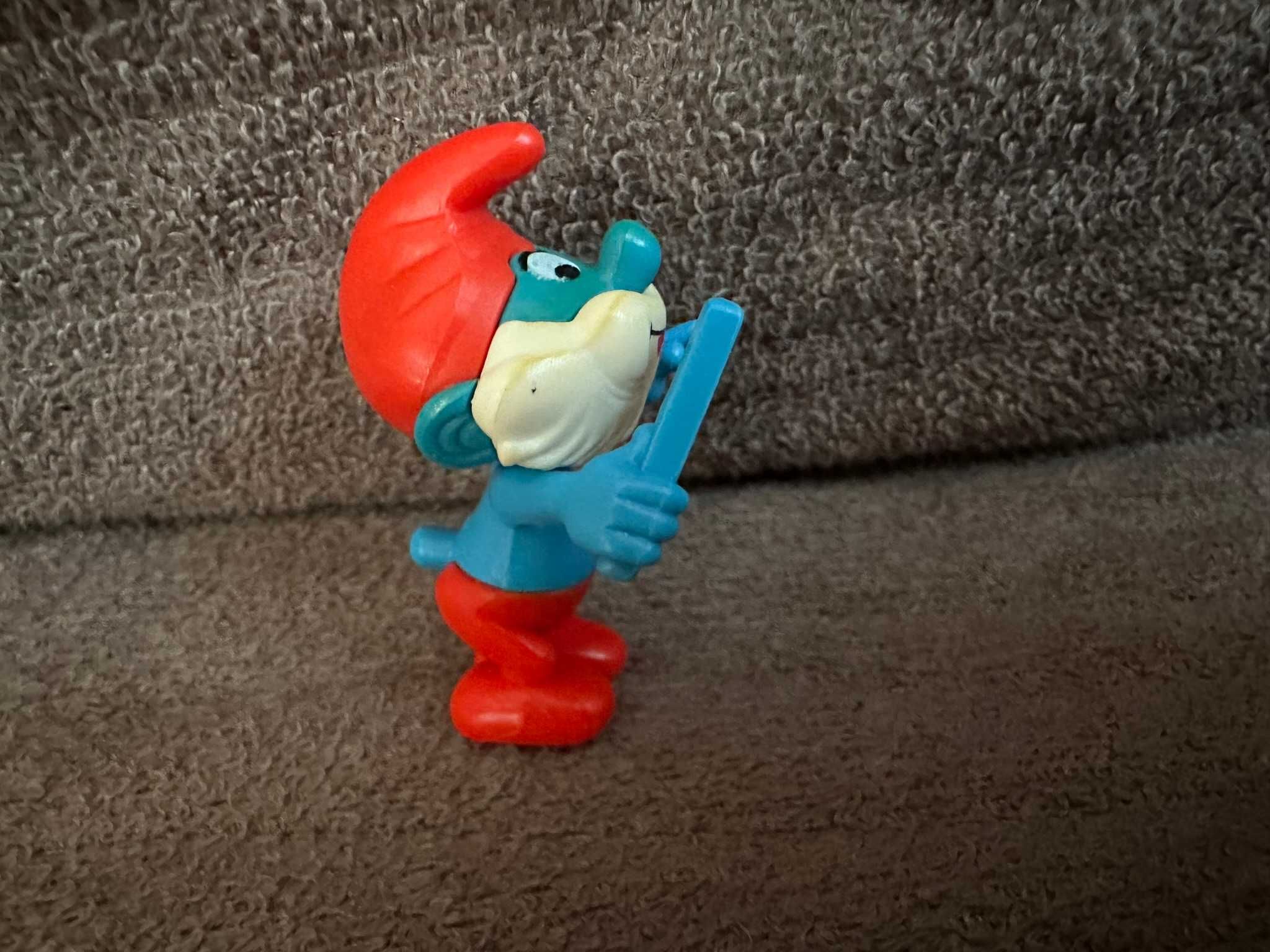 Figurka Smerfy Kinder Papa Smerf dyrygent orkiestry Smerfów