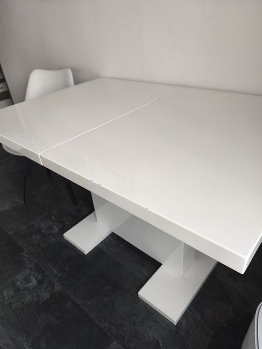 Stół lakierowany połysk i krzesła