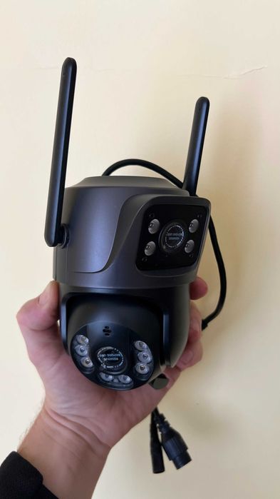 Поворотна подвійна Wi FI камера  з двома лінзами та автотрекінгом