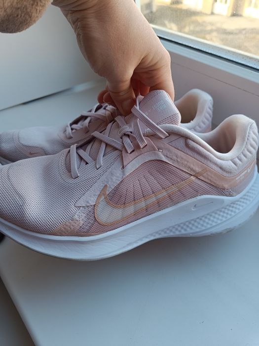Жіночі кросівки Nike