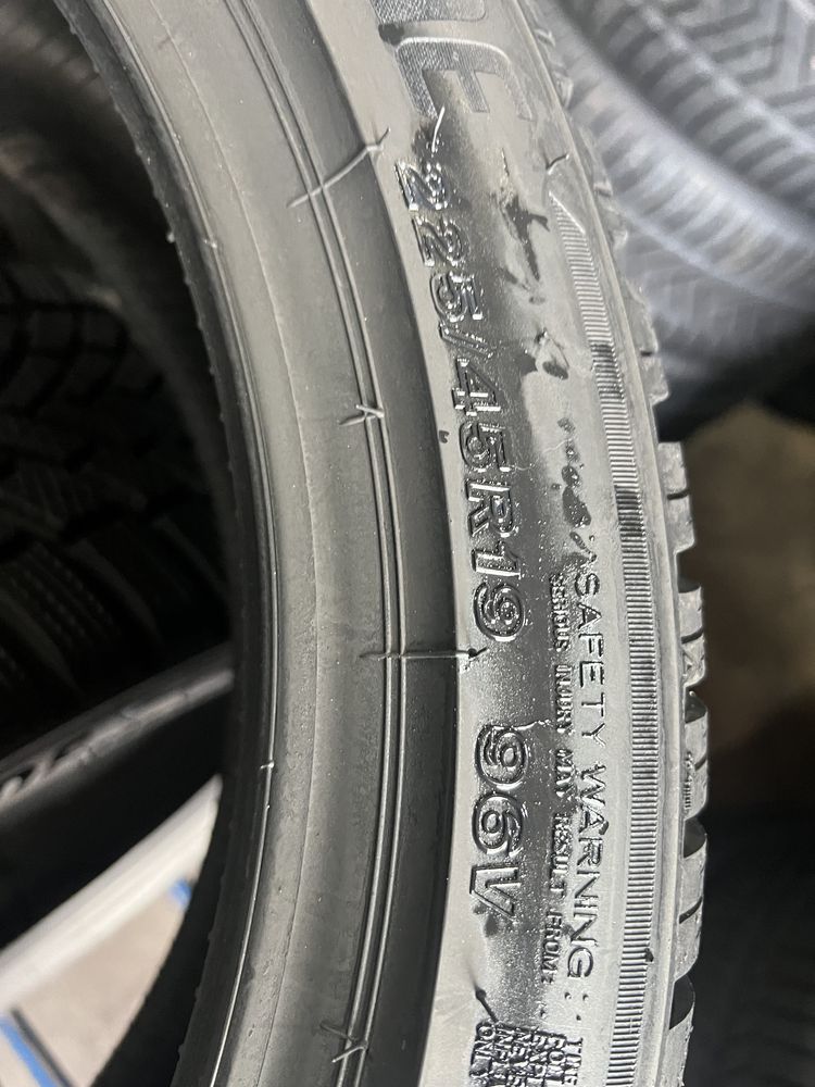 225/45/19 R19 Bridgestone Blizzak LM005 4шт зима