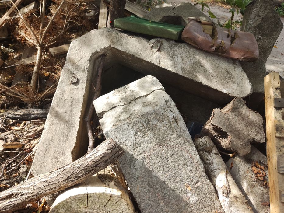 Блоки  строительные г- образные