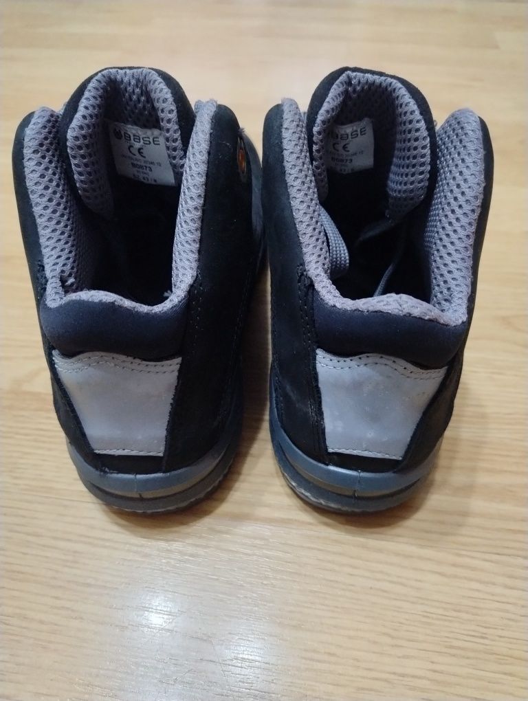 Nowe Buty robocze BASE r.42