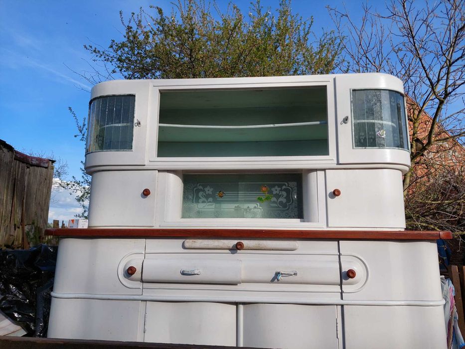 kredens z lat 50-tych ,,