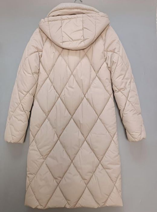 Зимня бежева стьобана куртка з капюшоном та поясом eur 42