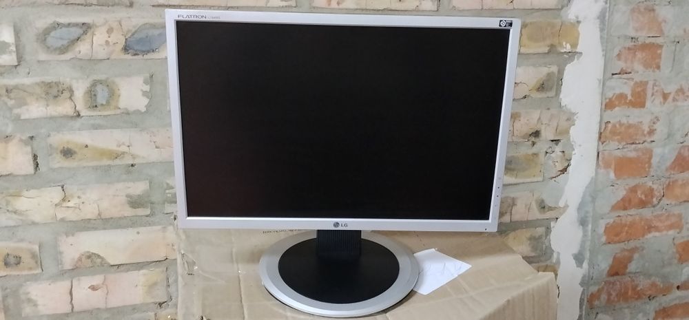 Монитор LG (19 дюймов)