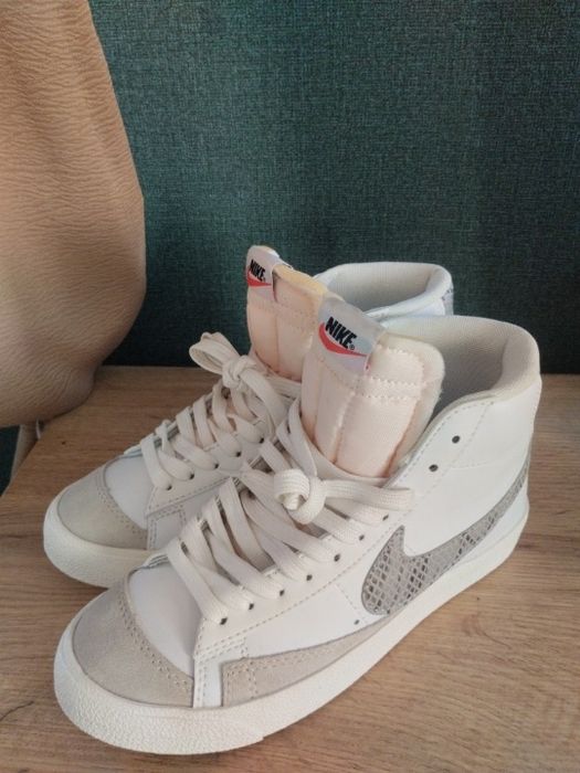 Кросівки жіночі шкіряні білі