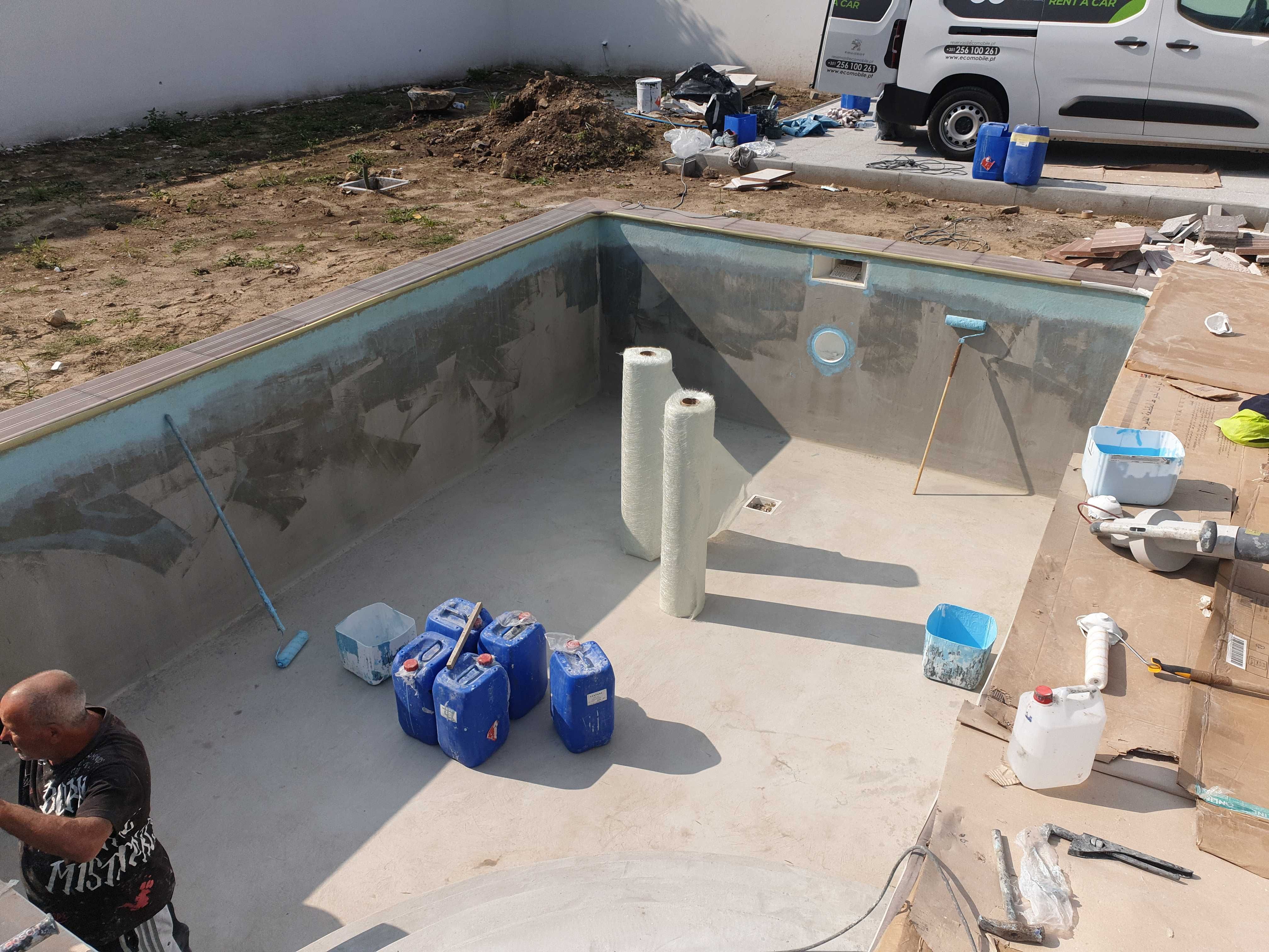 Construção Piscinas em Betão e acabamento em Fibra vidro