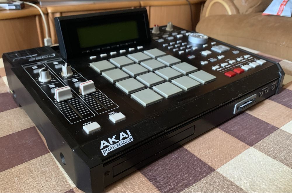 Сэмплер AKAI MPC 2500