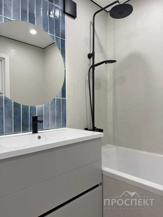 Квартира з новим ремонтом в центрі міста з автономним опаленням