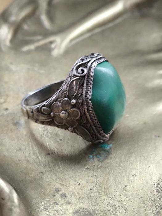 Stary srebrny pierścionek z zielonym kamieniem,chinka . Vintage