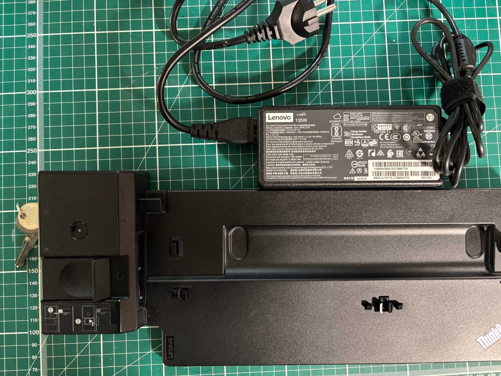 Doca Thinkpad Ultra Dock 40AH + Carregador 135Watts e Chaves