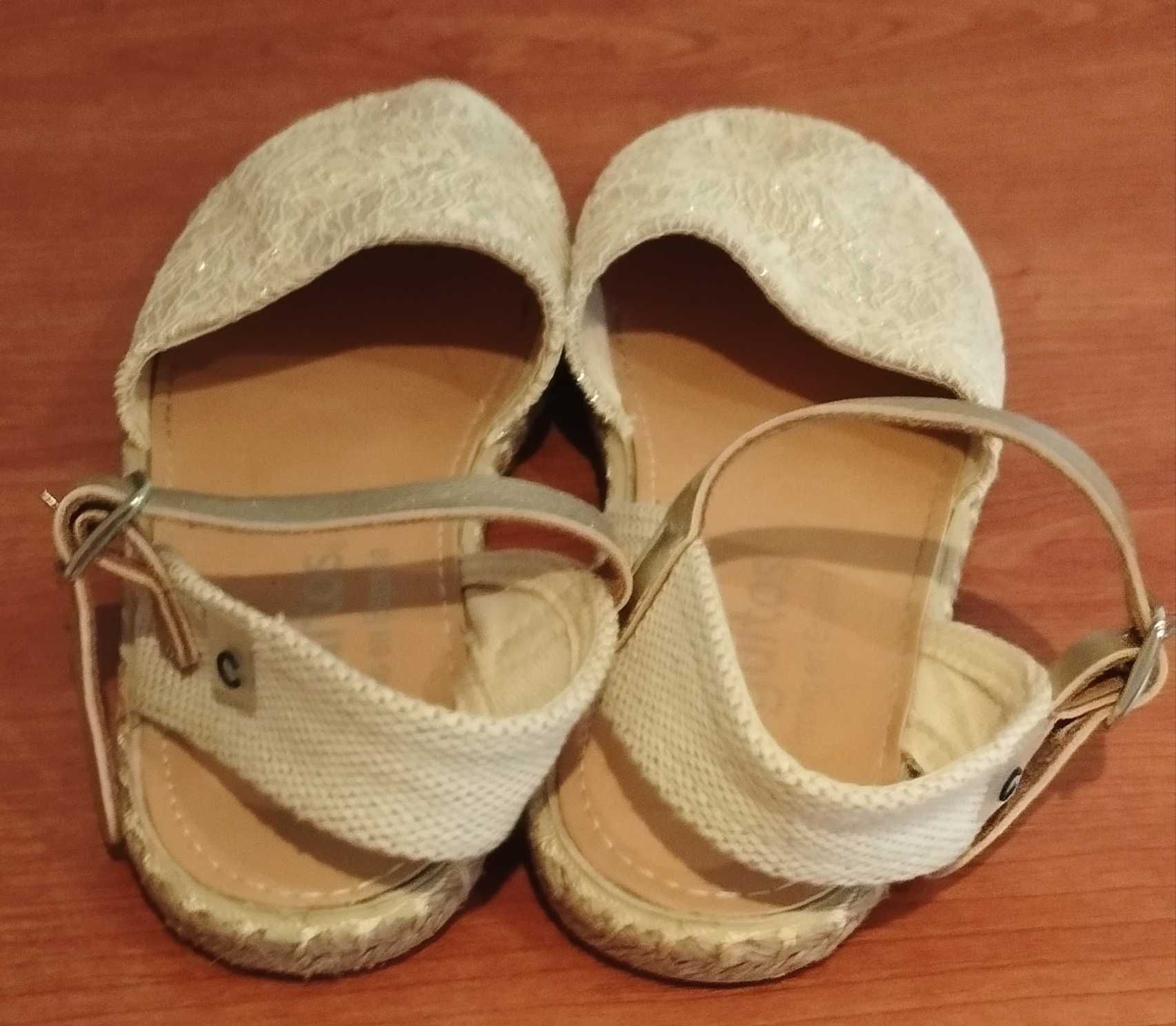 Sandálias com brilhos tipo alpercatas Conguitos usadas apenas 1 vez