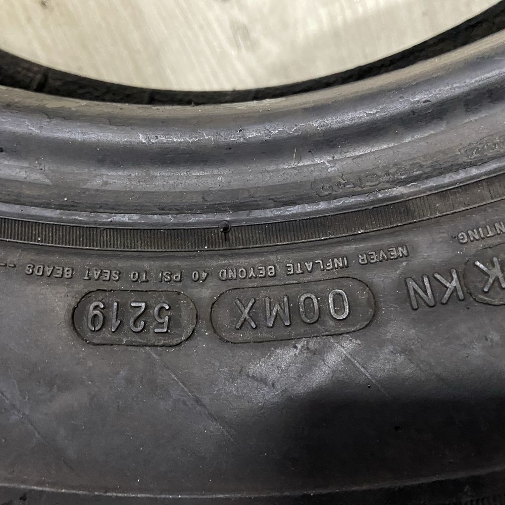 Шини 215/75 r16c Michelin . 2шт.