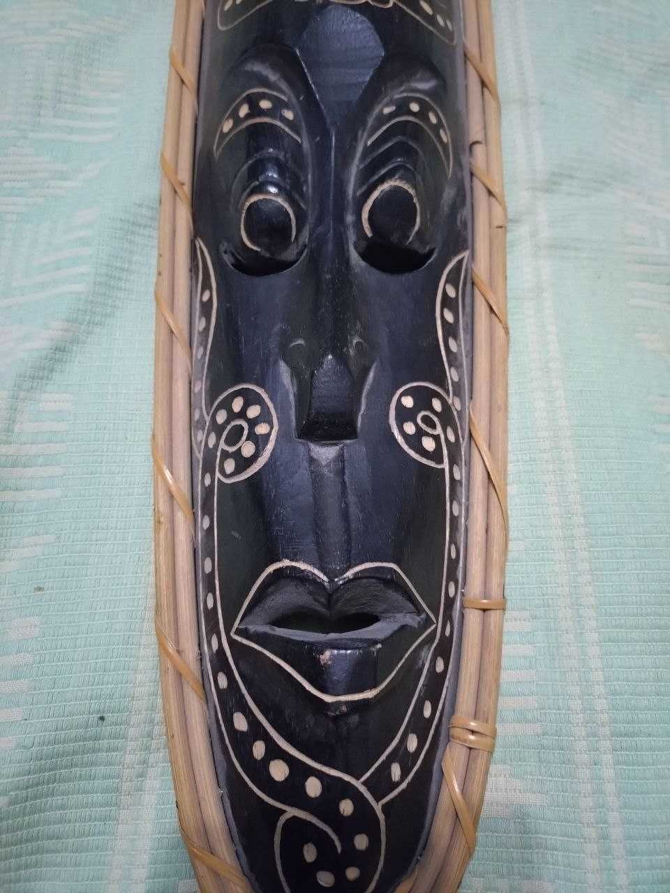 Африканська декоративна маска