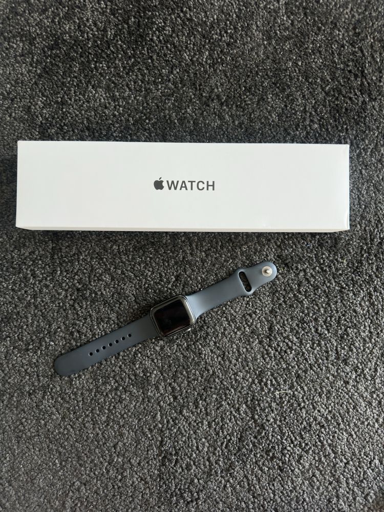 Apple Watch SE 40mm model A2351 GPS