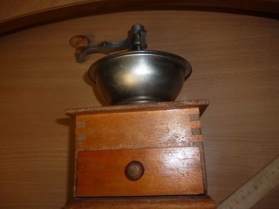 кофемолка мельница ручная СССР жерновая винтаж декор