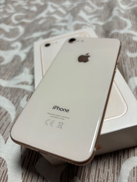 Продам iPhone 8,64Гб