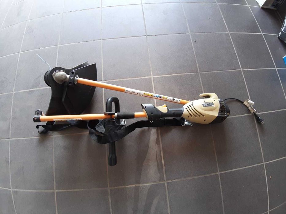 Podkaszarka Ryobi RBC 1000EX do trawników i łąk