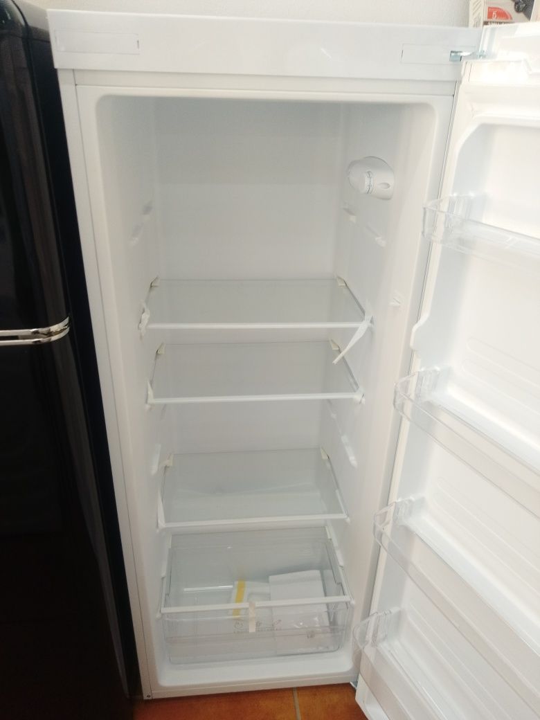 Frigorífico ELECTRONIA (Artigo NOVO com Pequeno Defeito Estético)