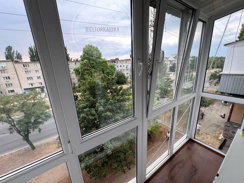 Космонавтів/зуп. Рассвет Продаж 2к квартири на 3 поверсі з 3