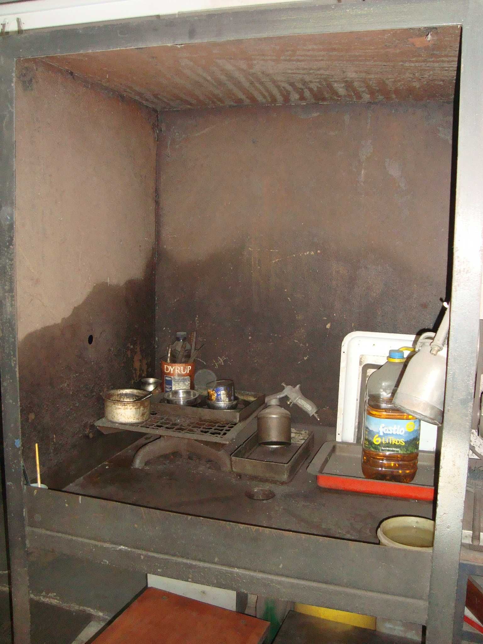 Cabine   de  lavagem  peças  e  motores