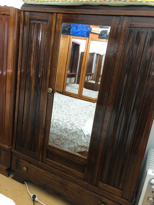 Roupeiro em Madeira com Espelho na porta