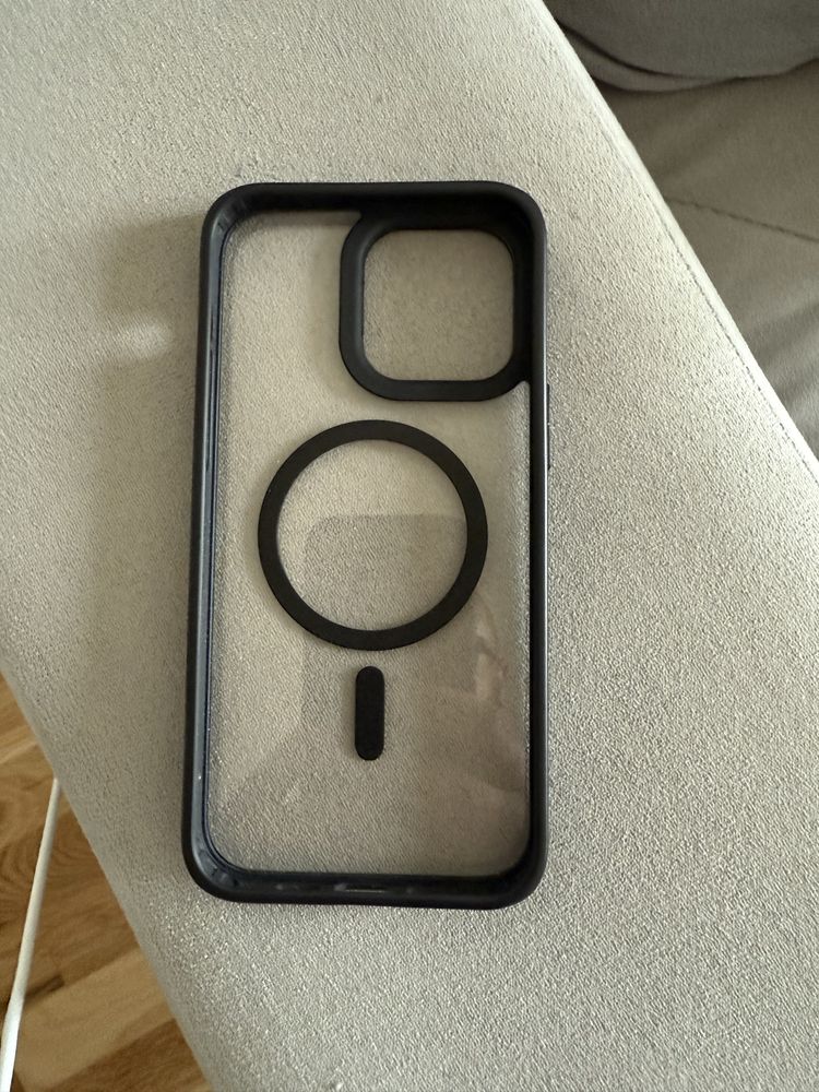 Sprzedam dwie obudowy do iPhone 14 Pro Max