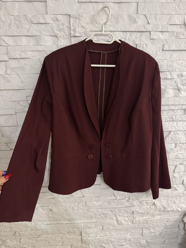 Burgundowy komplet elegancka marynarka i spódnica