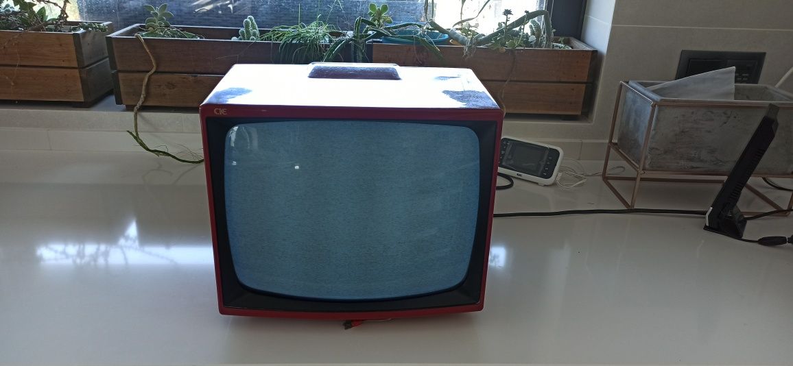 Televisão antiga CIE Model 14 BW