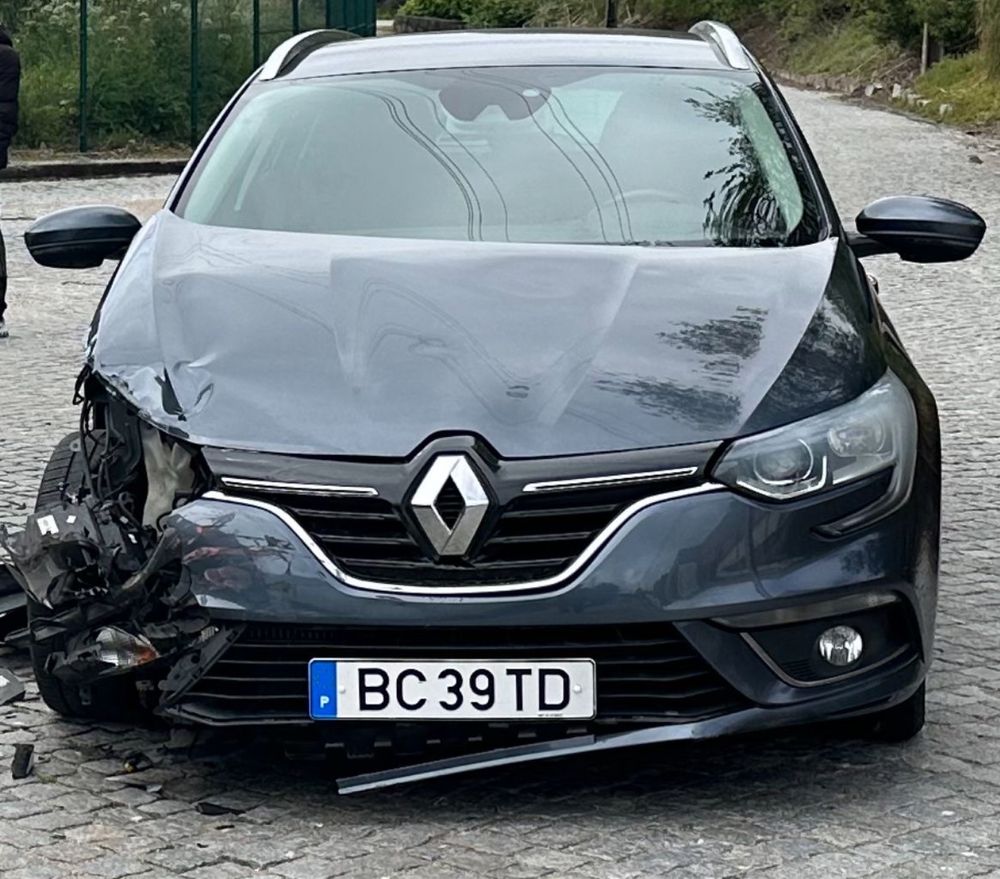 Megane 1.6  air bags OK  - trabalha e anda