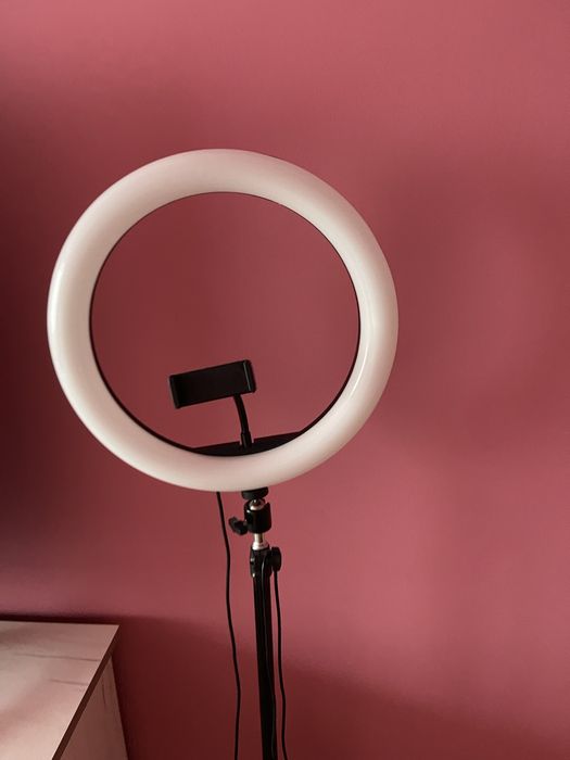 Кільцева лампа з штатівом