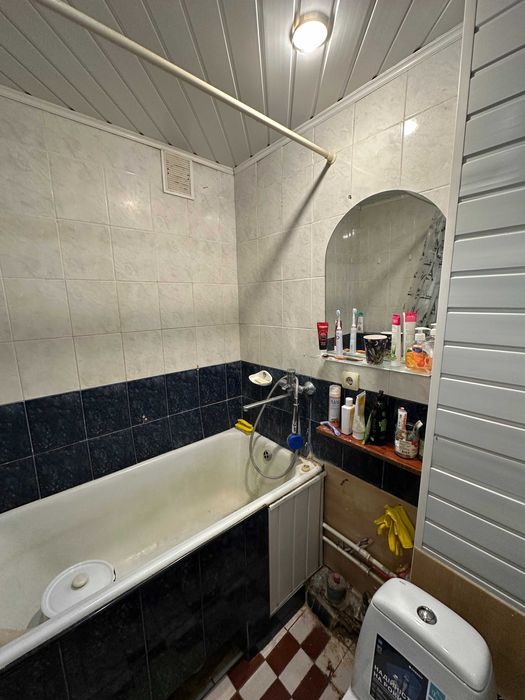 Срочно! Продам 1-к квартиру по ул. Энтузиастов 33 возле м.Левобережная