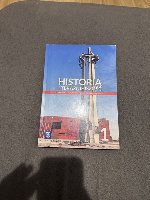 Sprzedaje historia i terarzniscz 1 klasa liceum,technikum.