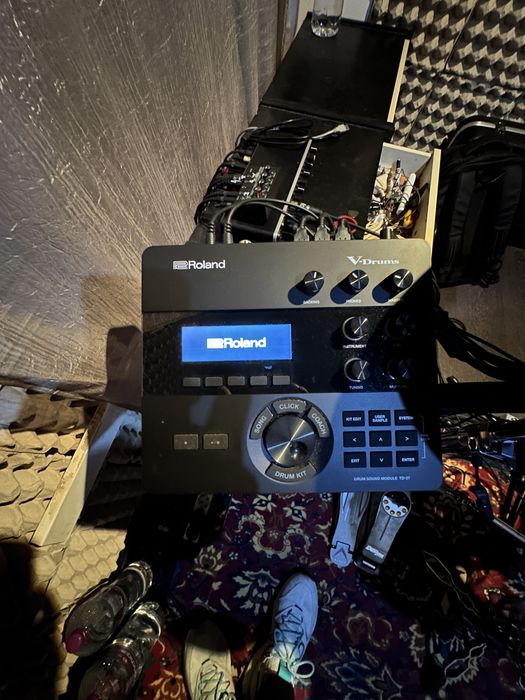 Bateria Roland TD-27KV2 V-Drums com Extras