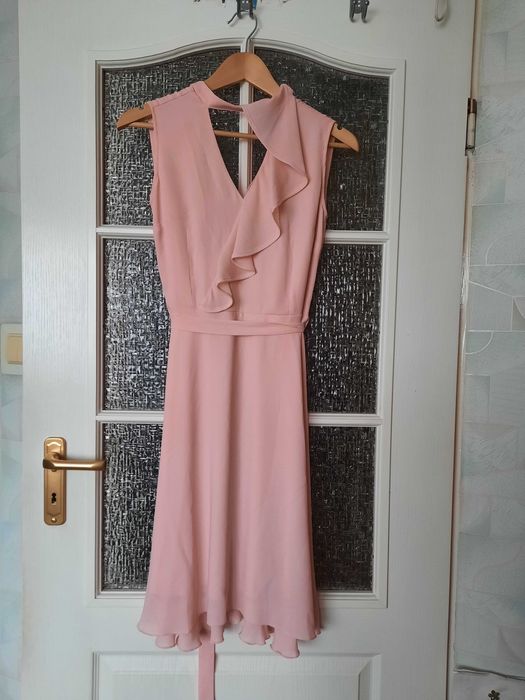Sukienka koktajlowa w pudrowym różu