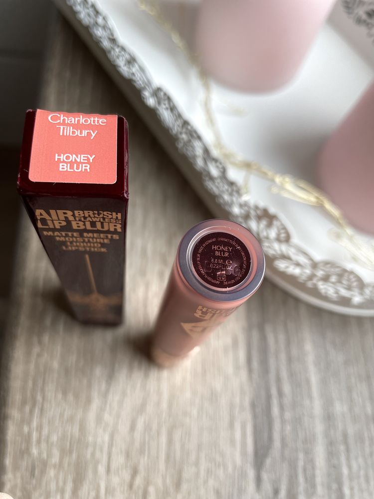 Charlotte Tilbury Airbrush Flawless Lip Blur