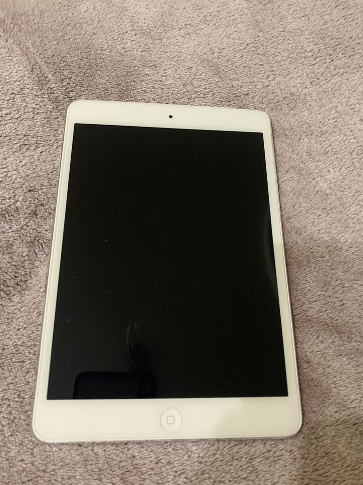 iPad mini wi-fi 16gb silver. model A1490