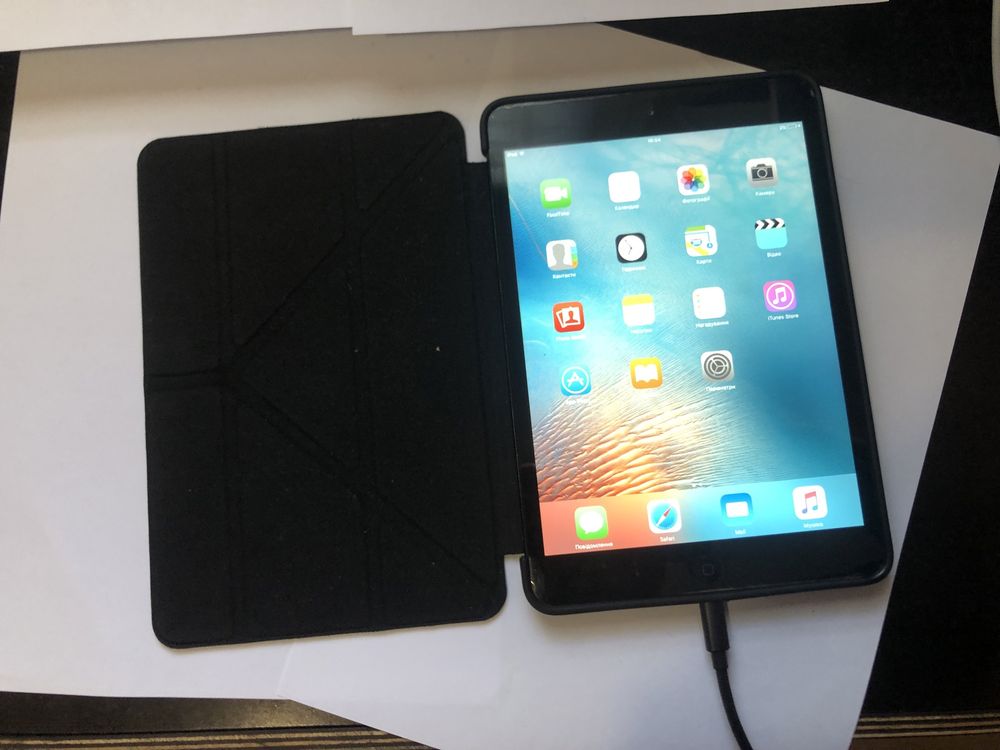Планшети IPad mini A1432 та Assistant AP-712B