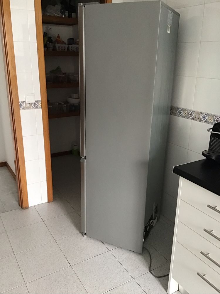 Frigorifico com 2 anos de uso.