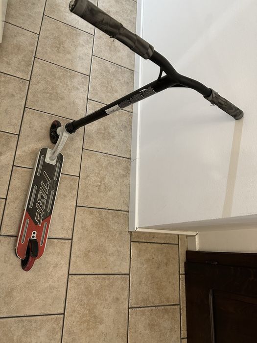 Hulajnoga mgp czerwono biała