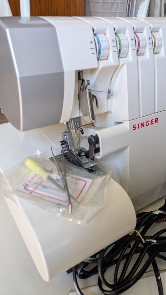 Singer Overlock - Corte e cose