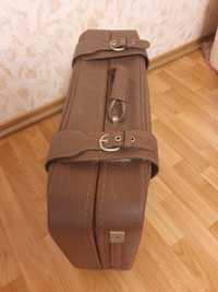 Продам винтажный кожаный чемодан