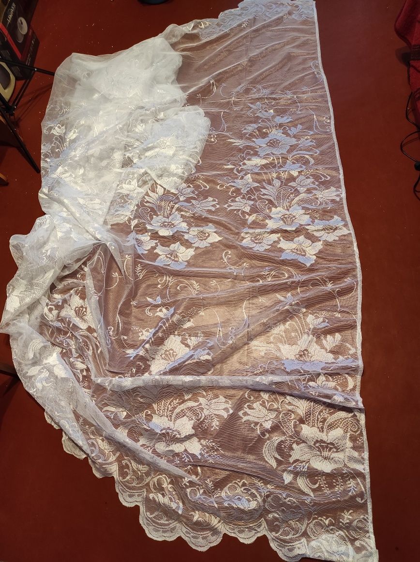 Белая новая тюль гардина с цветами 275 см х 355 см